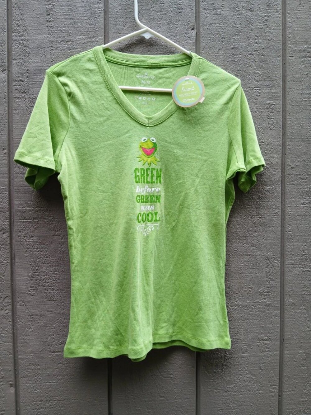 Kermit V Neck Hallmark Medium Green Was Cool Muppets NWT Tee Shirt Shaped Disney